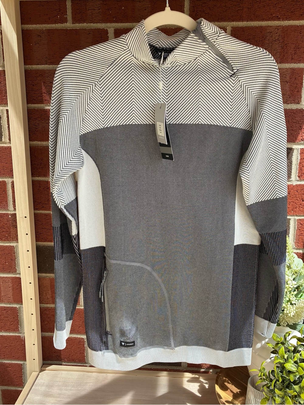 Levelwear Verse asymmetrical raglan tri-blend Pullover Black Grey White Stretch - Picture 1 of 7